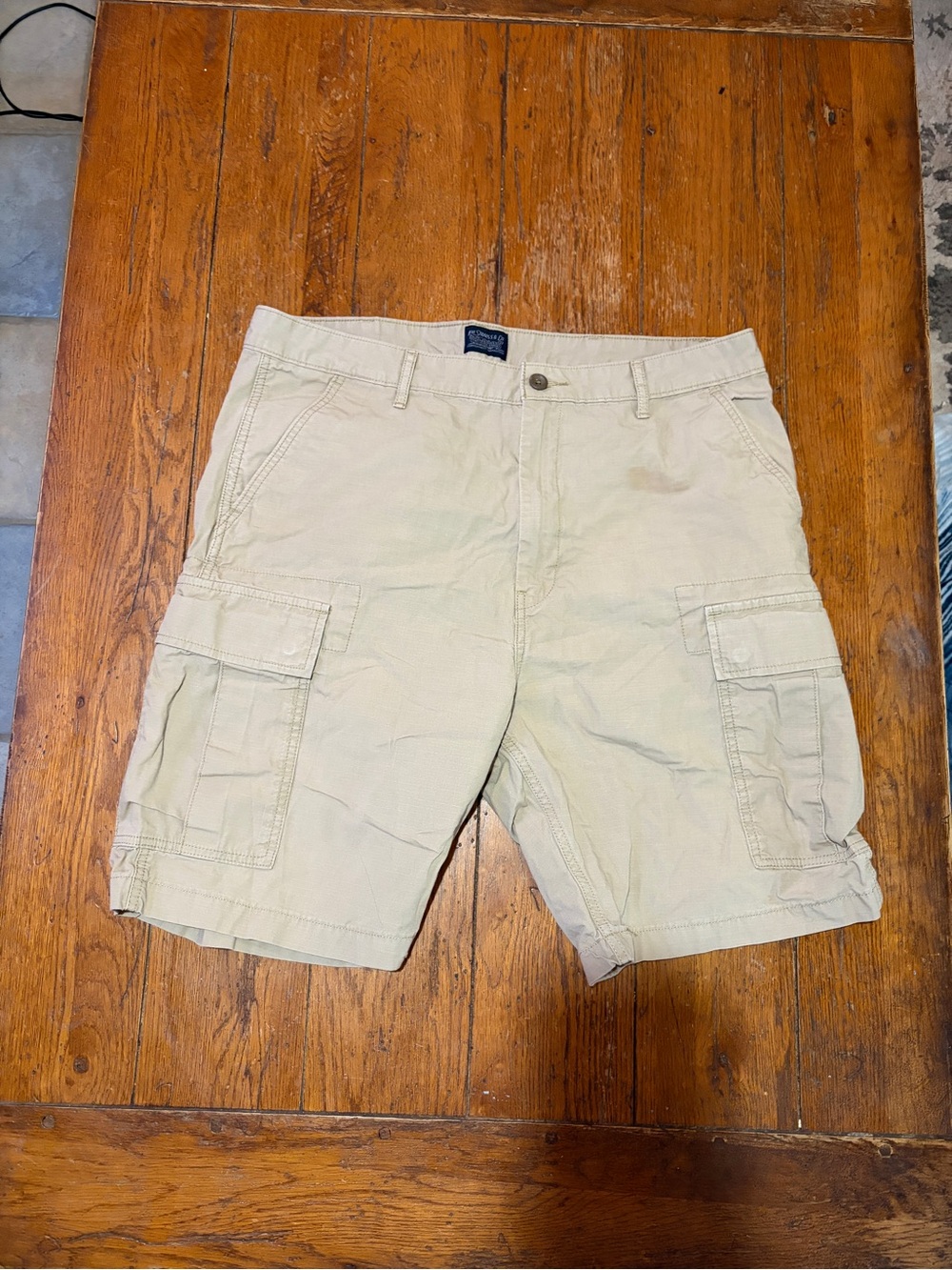 Levi's Men's Beige Cargo Shorts